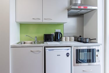 1 bed studio, Raleigh Street, City Centre, Plymouth, PL11ET - Image 2